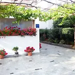 With Parking Space - 7033 아파트 *